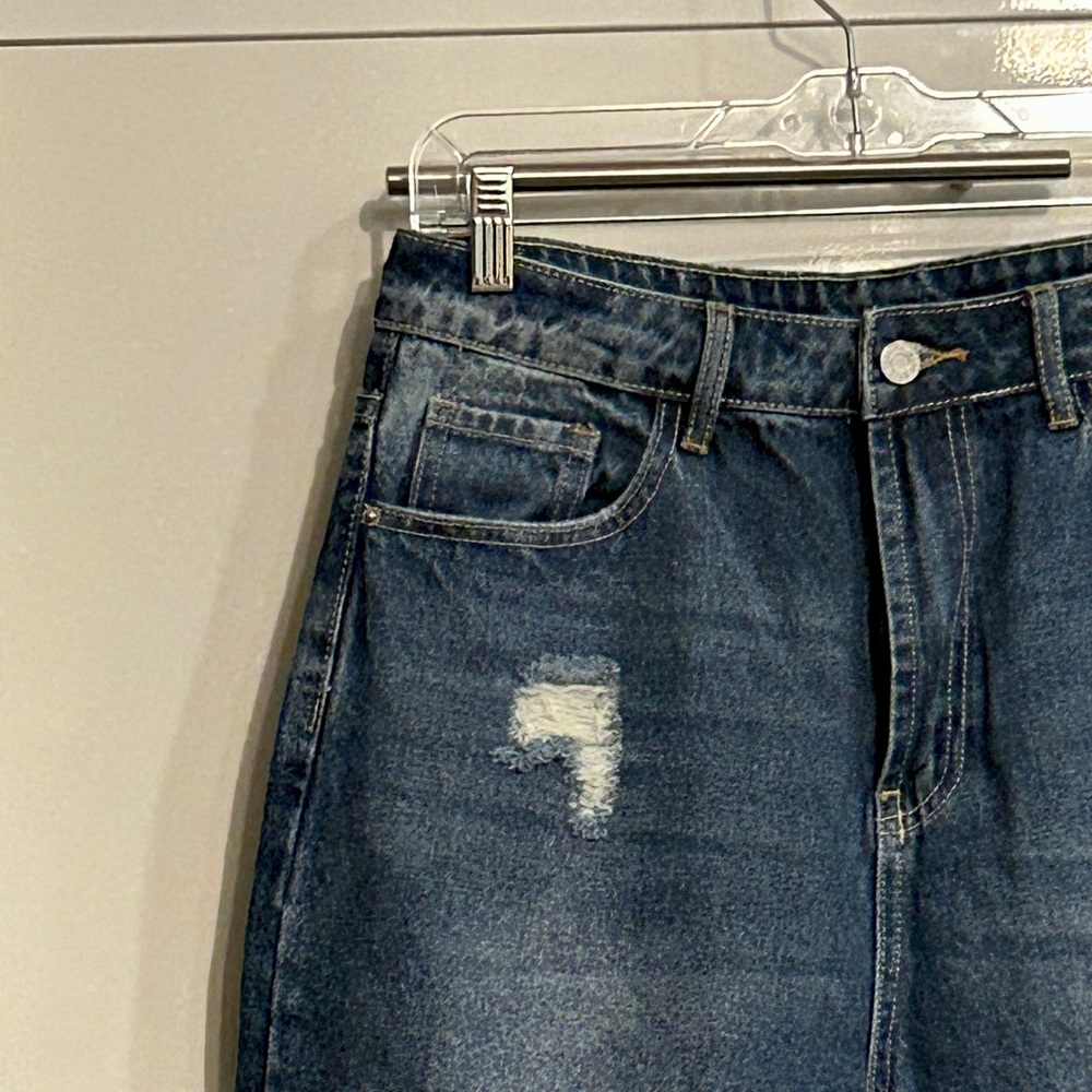 high waisted, baggy, distressed, 90s style denim jeans